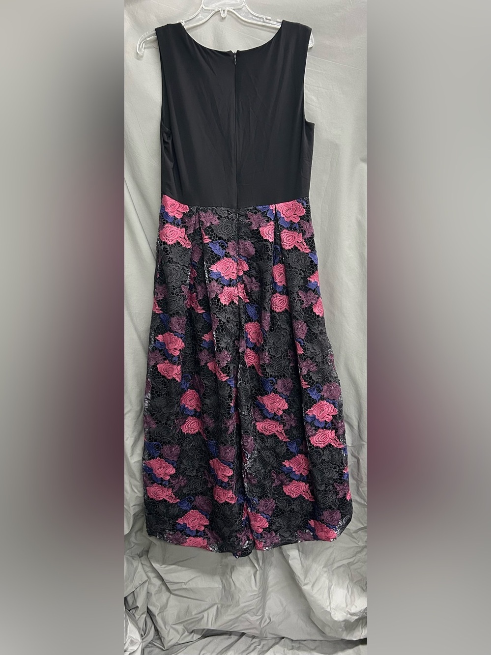 *Flawed Hutch RTR Lace Plunge Gown (0102) - Picture 6 of 10